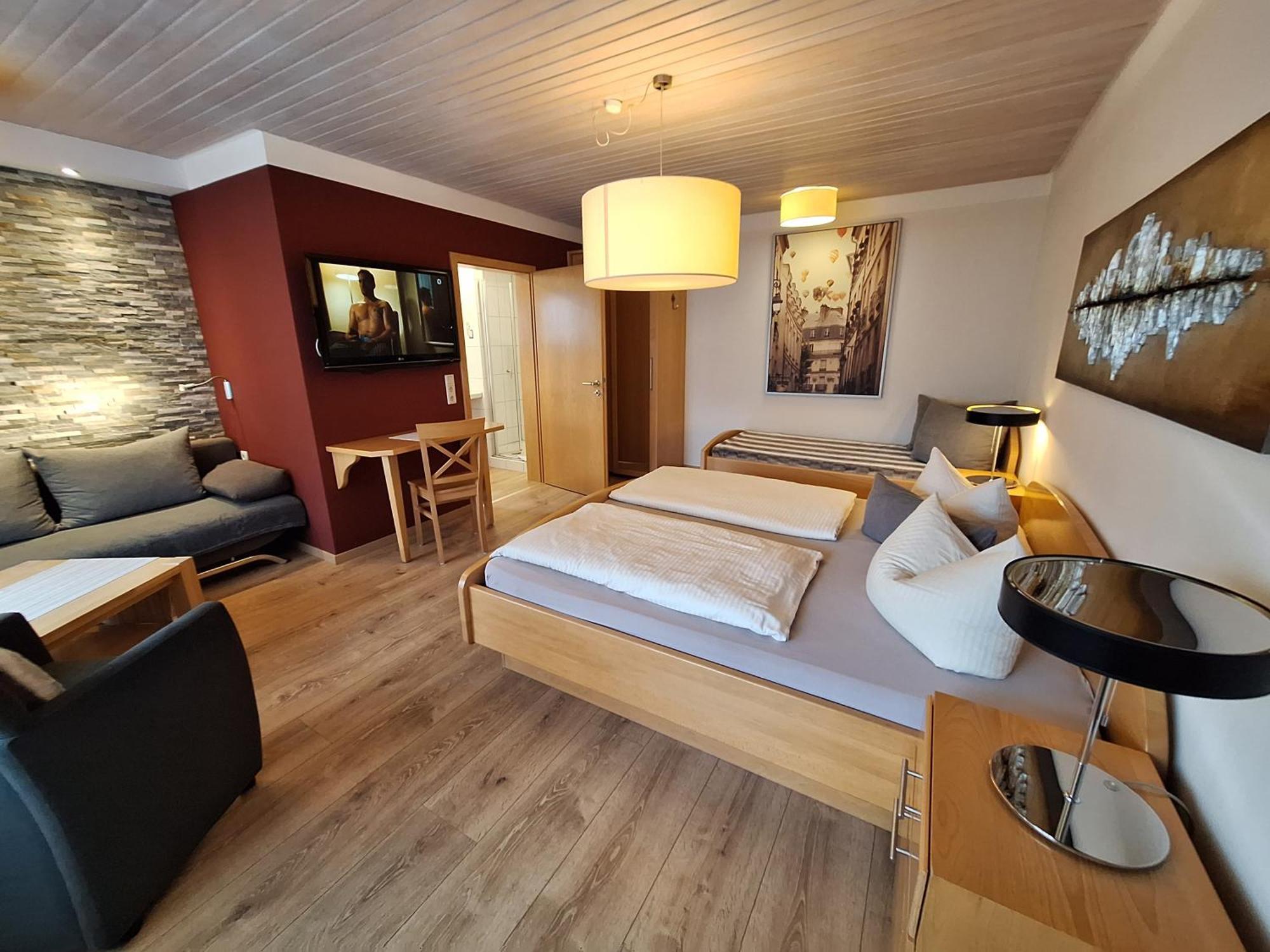 Hotel Garni Und Apartments Zur Krone Hilpoltstein Luaran gambar
